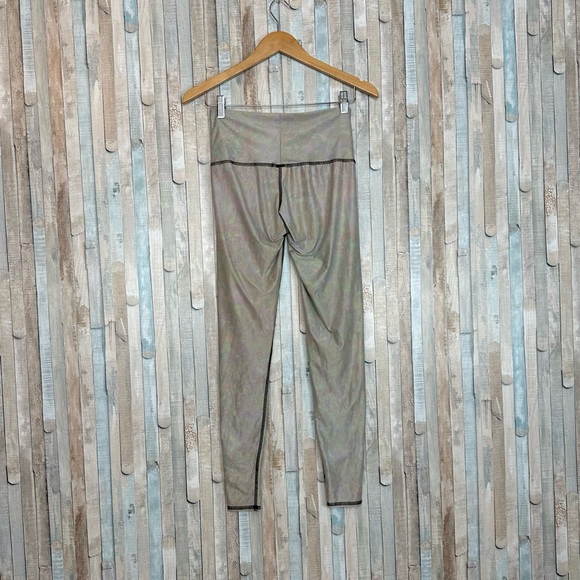 Teeki S White Snake Opal Hot Pants Tight Leggings Recycled PET Yoga Athletic - Picture 5 of 7